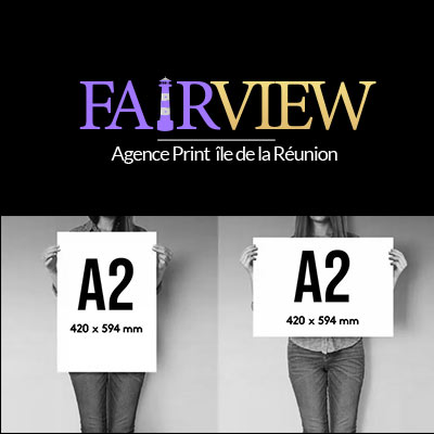 personne tenant une affiche A2 entre ses mains en portrait et en paysage